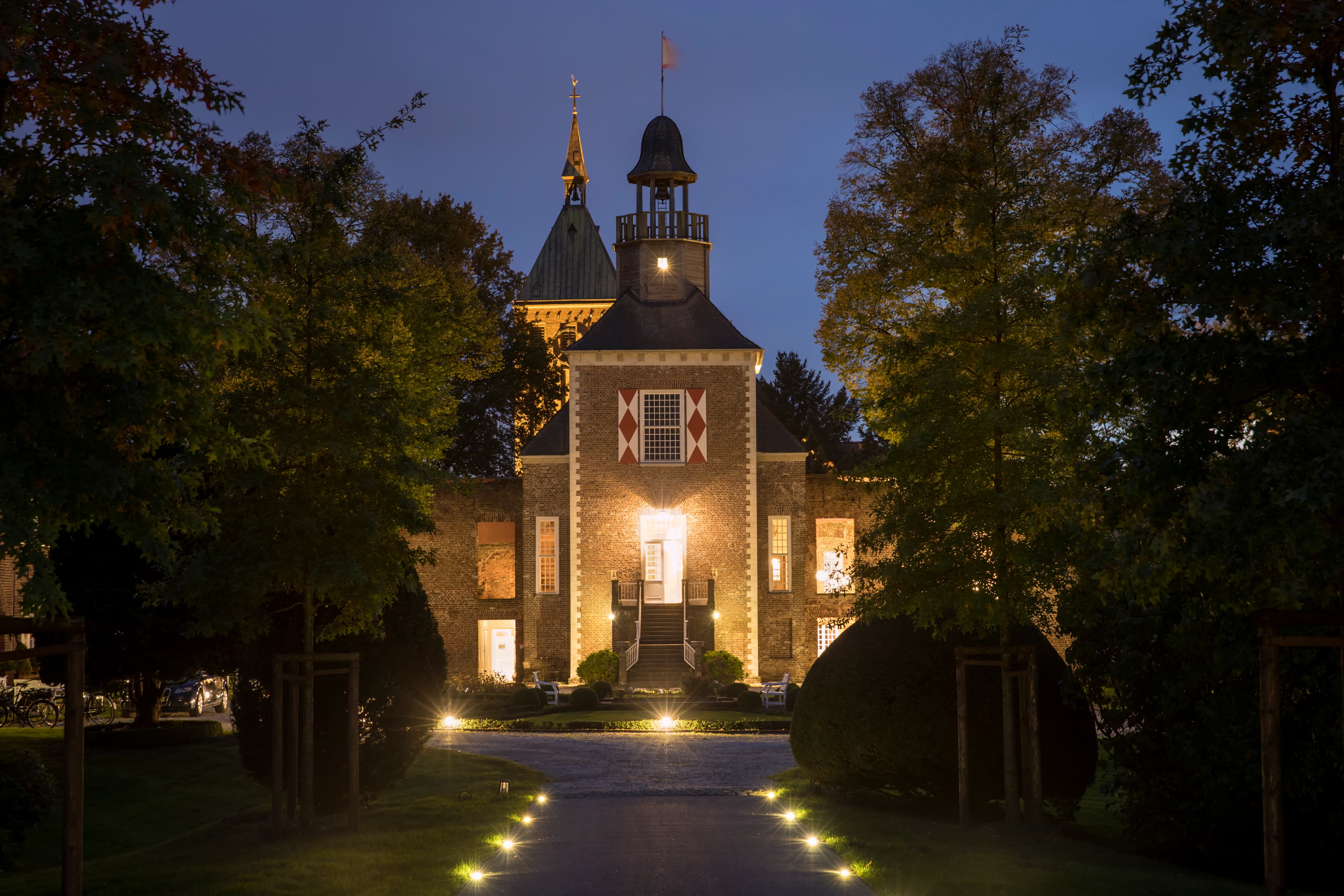 Schloss Hertefeld bei Dämmerung